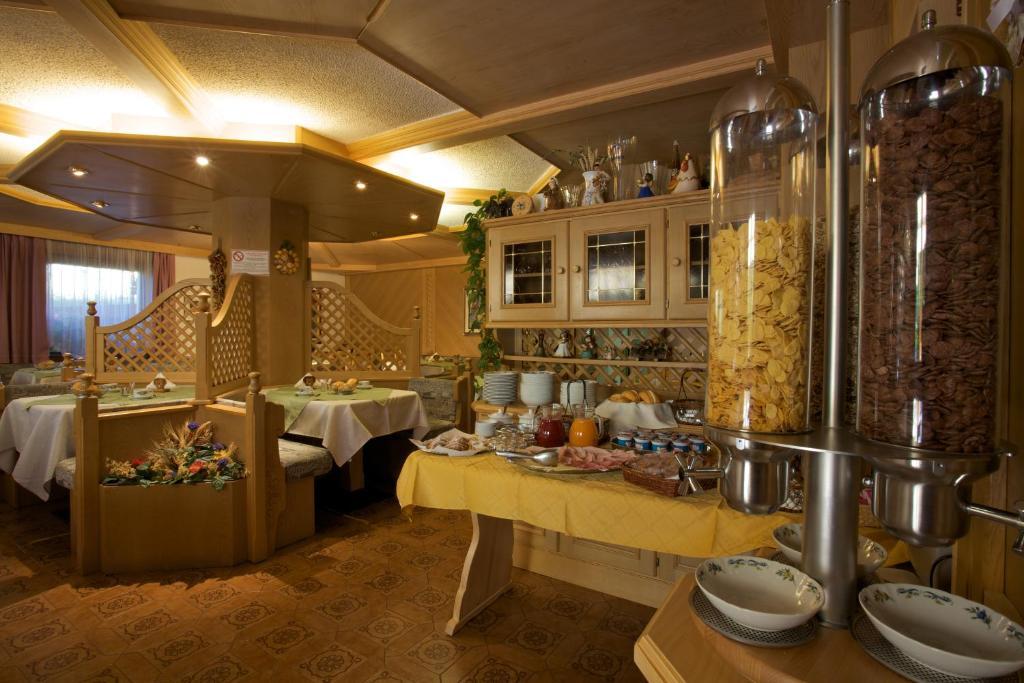 Albergo Bellaria Carano  Luaran gambar