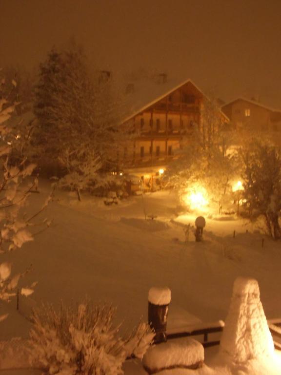 Albergo Bellaria Carano  Luaran gambar