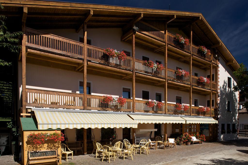 Albergo Bellaria Carano  Luaran gambar